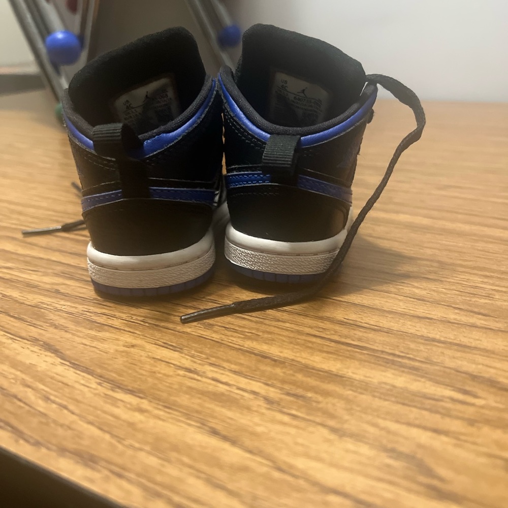 Jordan 1s - Picture 5 of 6